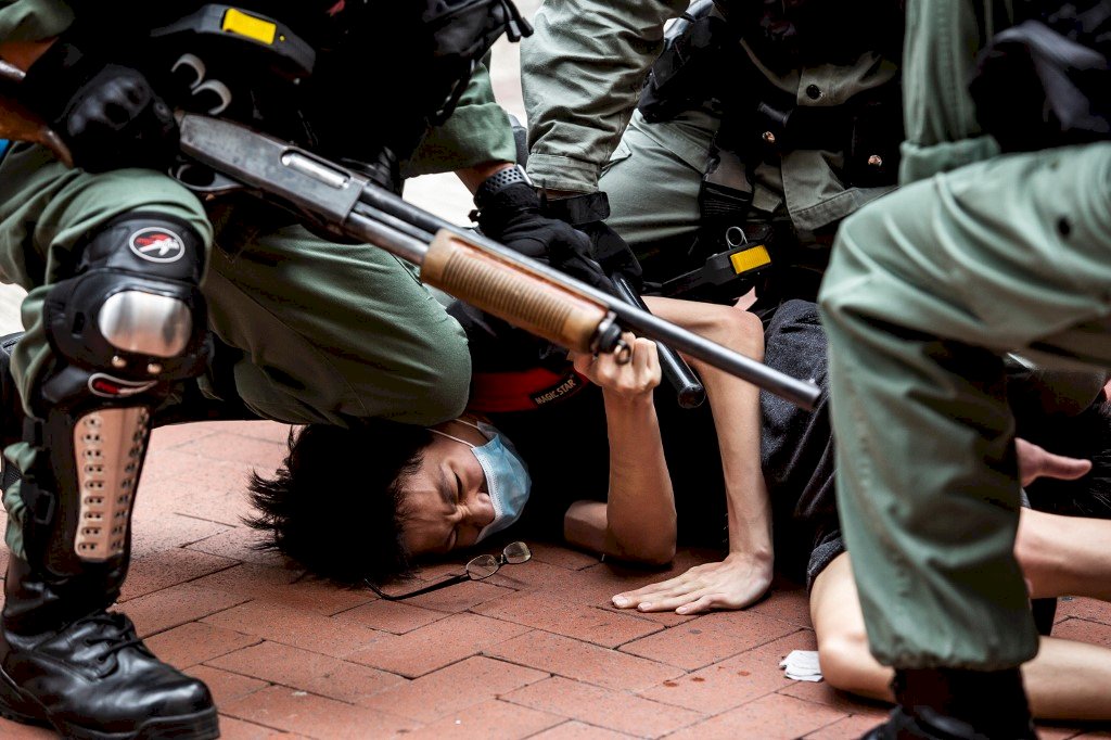 反國歌法抗爭再起   近三百港人被捕（影）