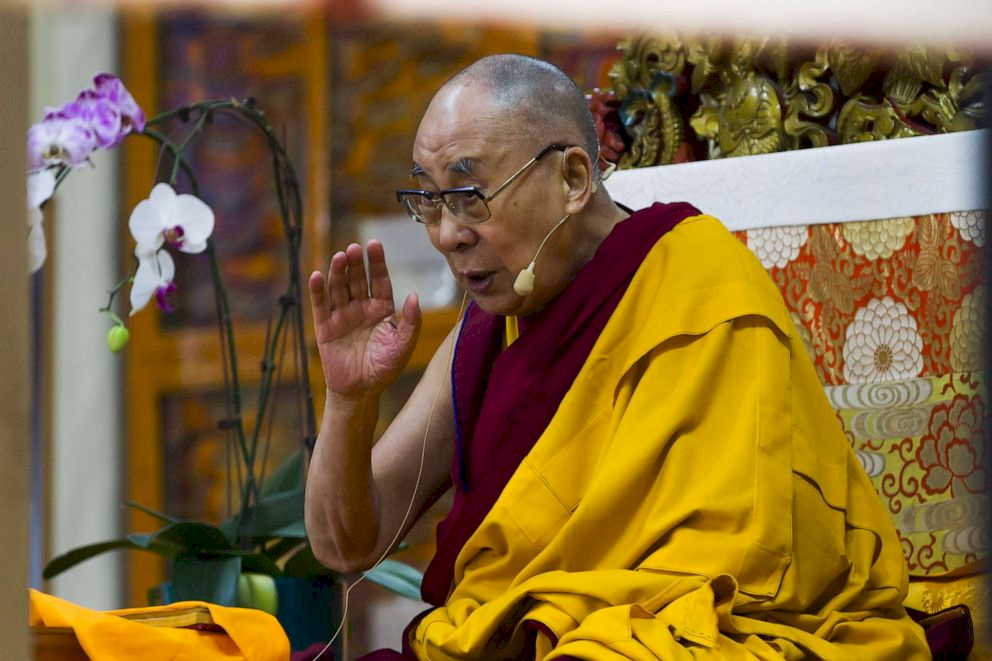 面對疫情與戰亂 達賴喇嘛：改變思維合作解決