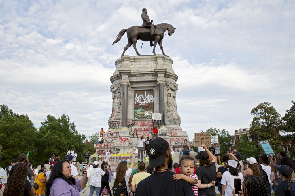 全美抗議種族主義 維州州長下令拆除李將軍雕像