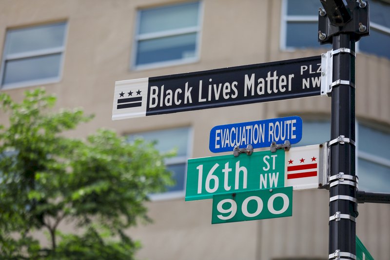 華府市長槓川普 白宮外路面漆「黑人的命也是命」