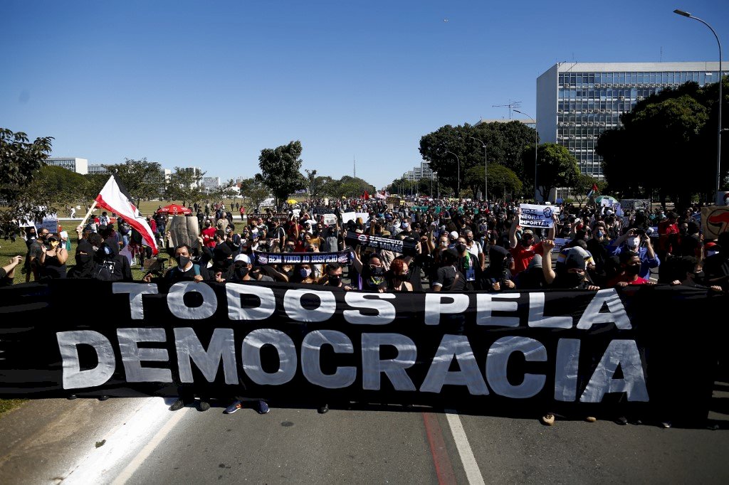 總統波索納洛抗疫無方 巴西民眾上街抗議