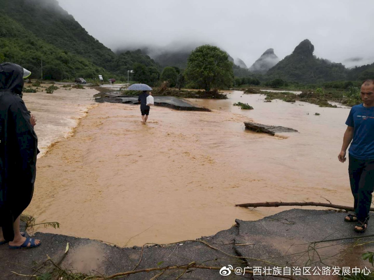 中國南方豪雨成災 官方啟動防汛響應赴廣西指導