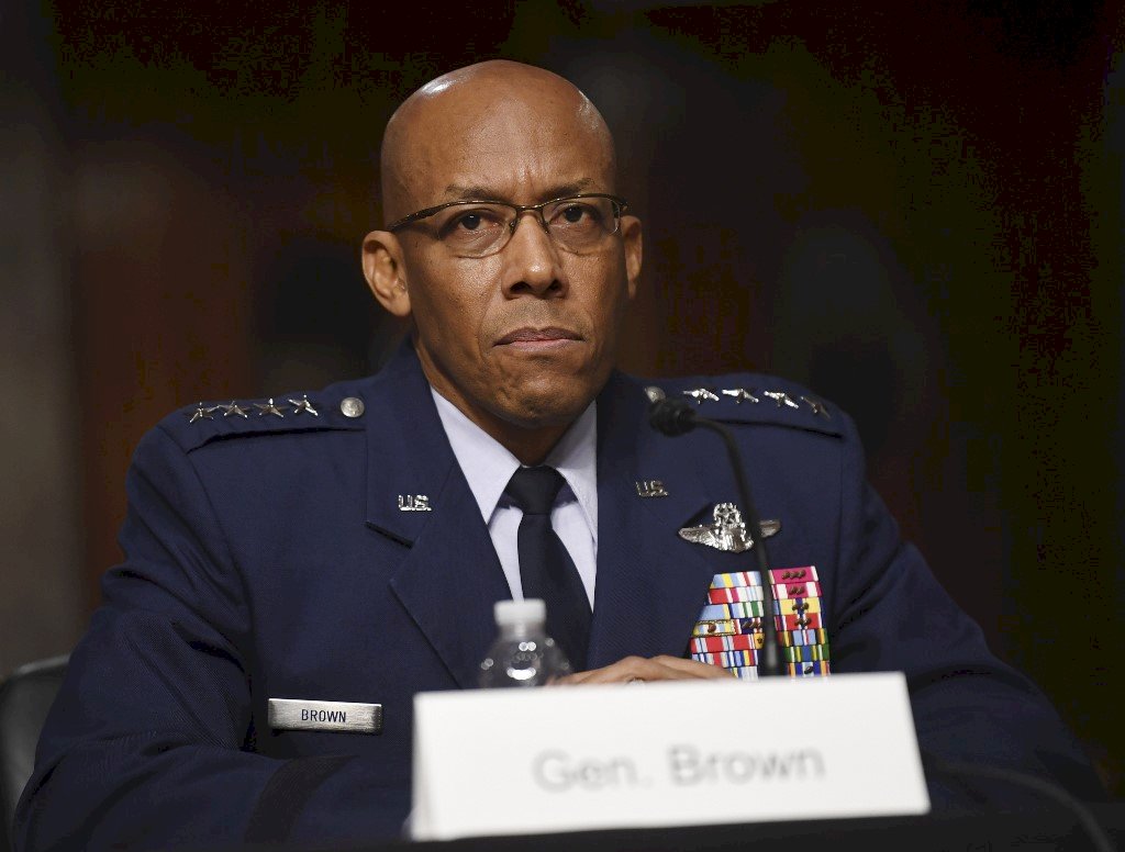 美國首位非裔空軍參謀長 參議院通過布朗任命案