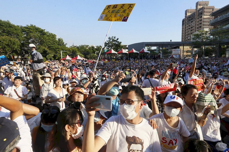 韓國瑜辦草地音樂會與市民告別 支持者擠爆市府周邊
