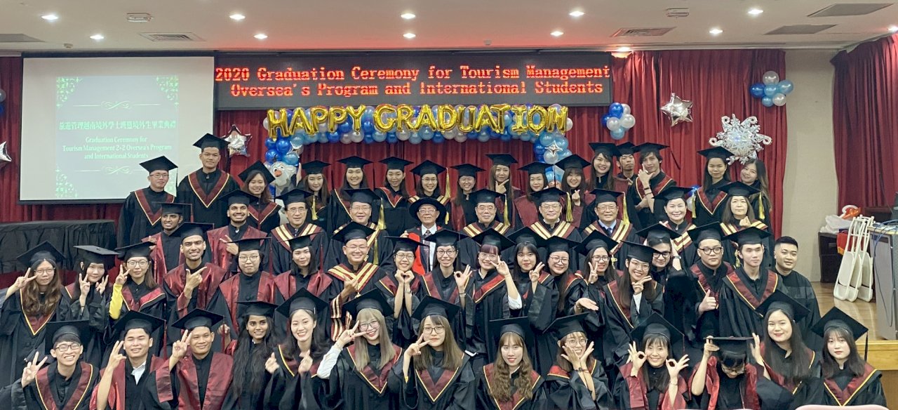 南華大學境外生畢業典禮 越南生司儀獲好評
