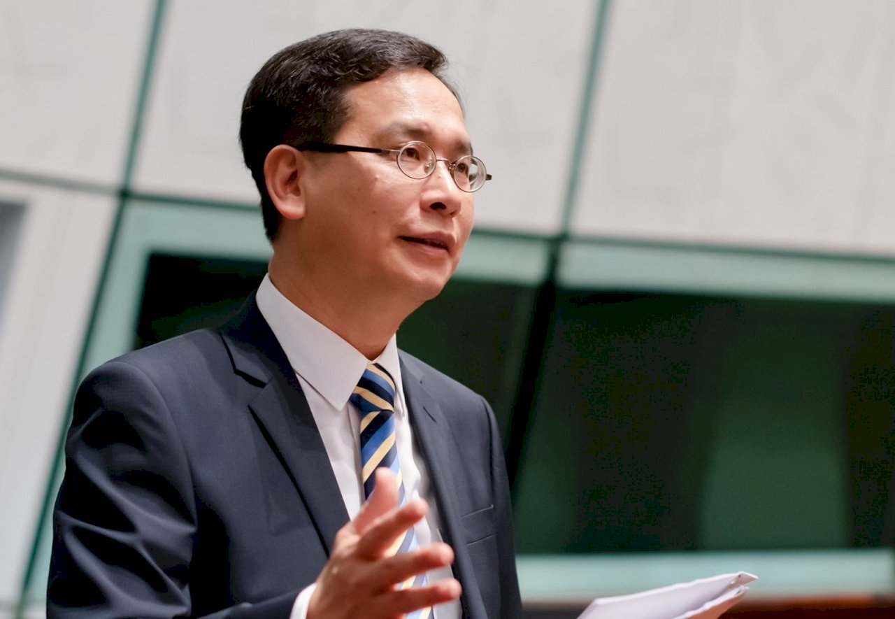 香港新任教師須認識國家發展 泛民怒批思想控制