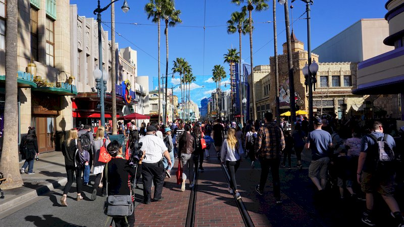加州重啟條件嚴格 迪士尼樂園怒了
