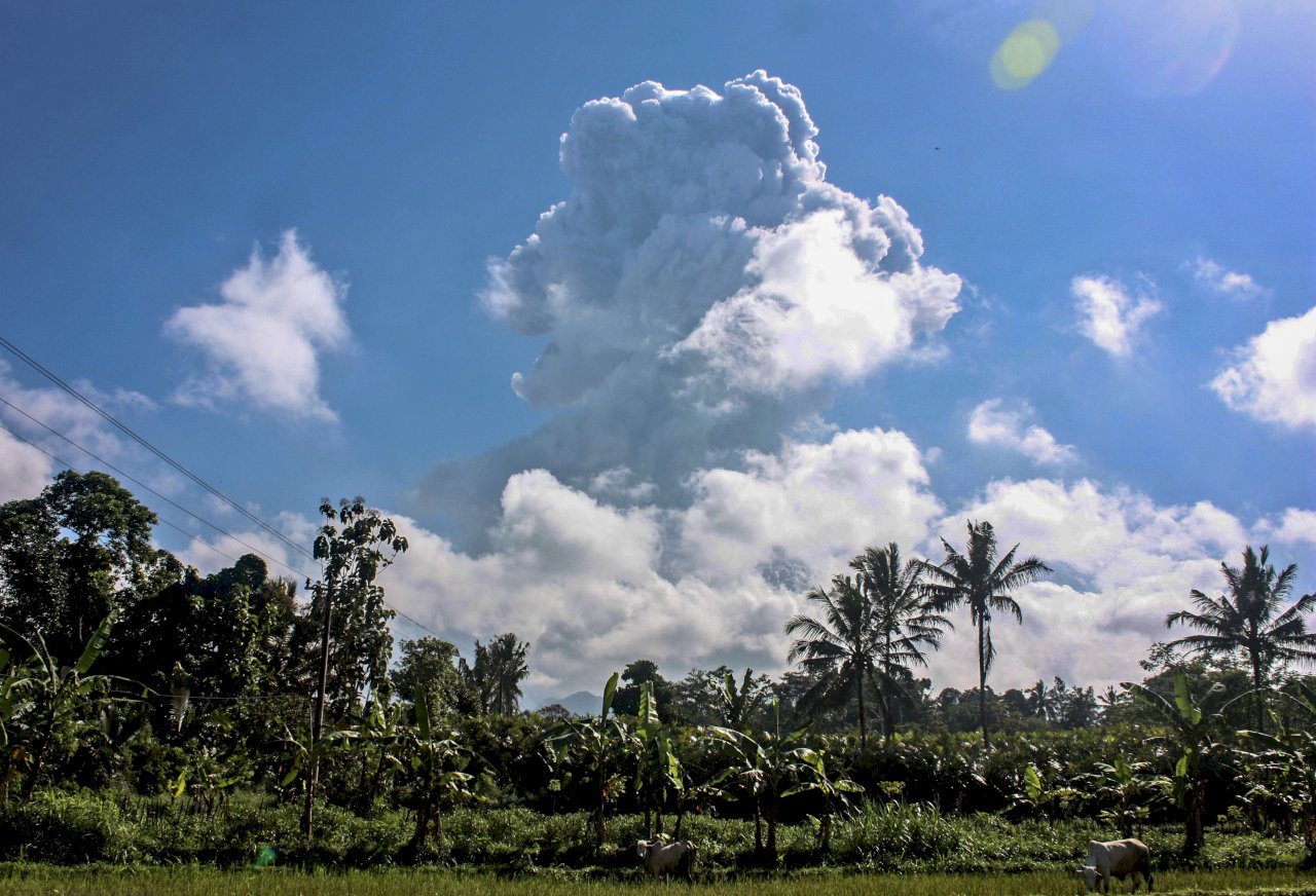 梅拉比火山兩度噴發 火山灰籠罩6千公尺高空