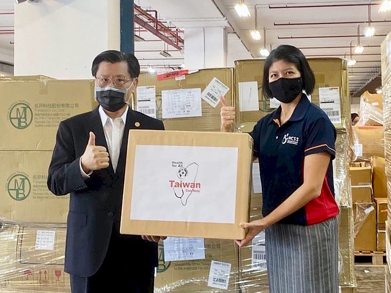 台灣再度捐贈新加坡110萬片口罩防疫