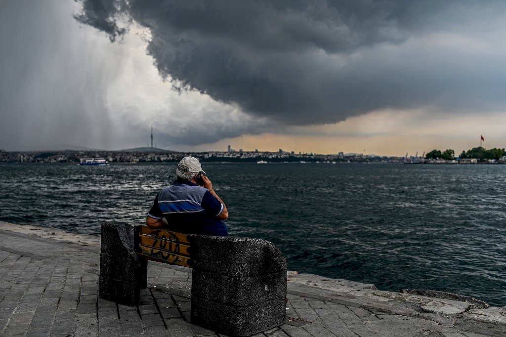 風暴突襲 伊斯坦堡降大雨冰雹還颳龍捲風