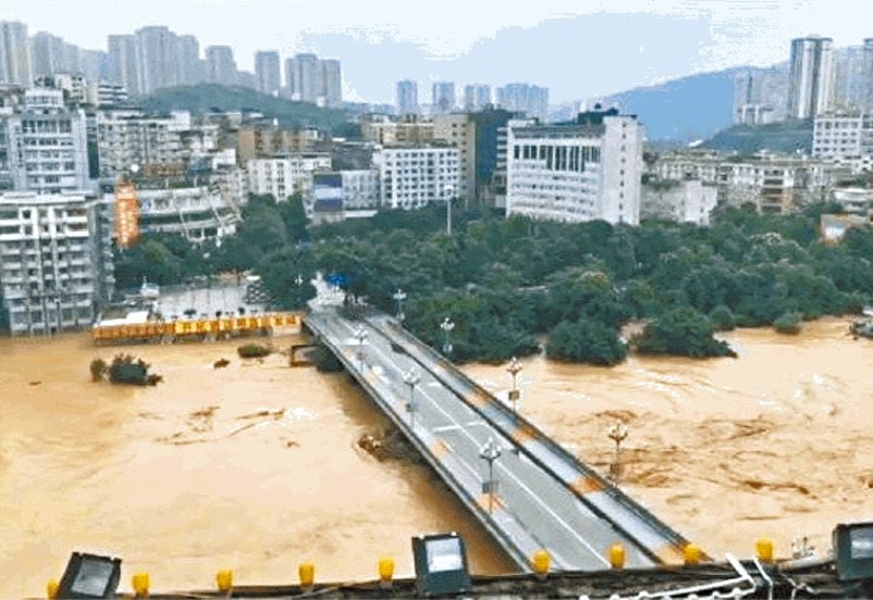 中國長江一帶多日暴雨 重慶遇80年最大洪水