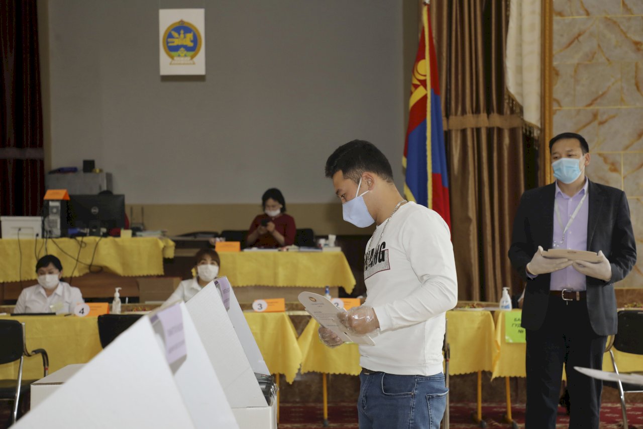 蒙古國國會選舉執政黨大勝 全部76席拿62席
