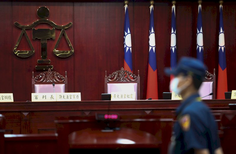 台灣人擔任中國居委會主任助理，該罰嗎？