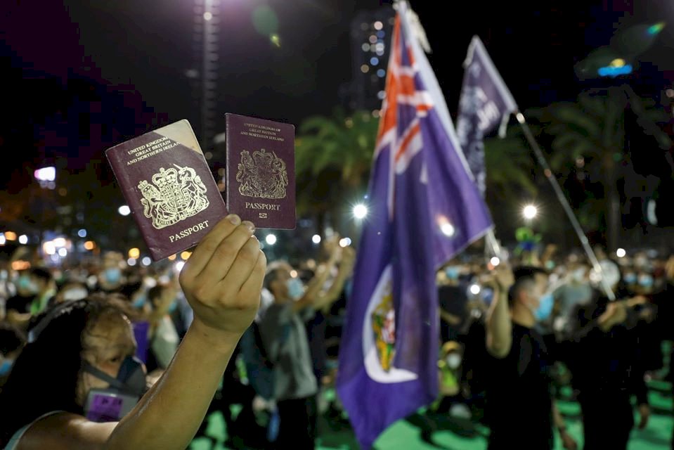 英國擬放寬BNO護照限制 在港引發熱議