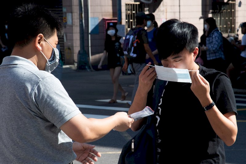 口罩國家隊催生 透明口罩助聽損者權益