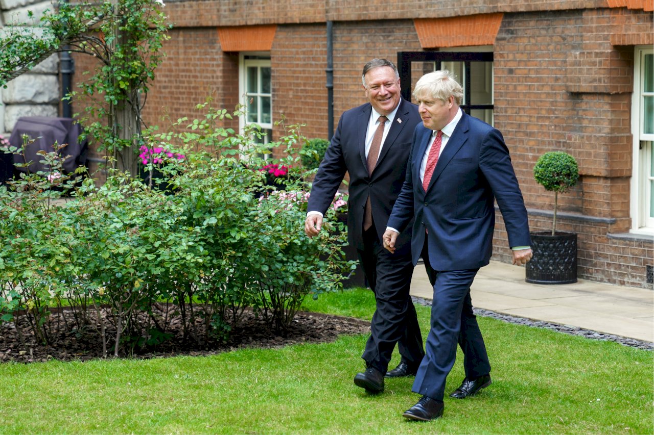 美國務卿訪倫敦會英首相 談及香港與新疆問題