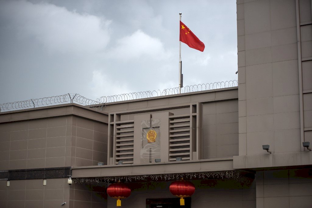 美媒：中國駐美領館 暗助軍方背景學者躲調查