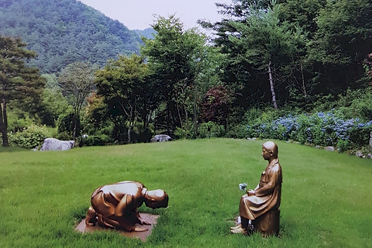 南韓傳安倍對慰安婦下跪雕像 日本表達憤怒