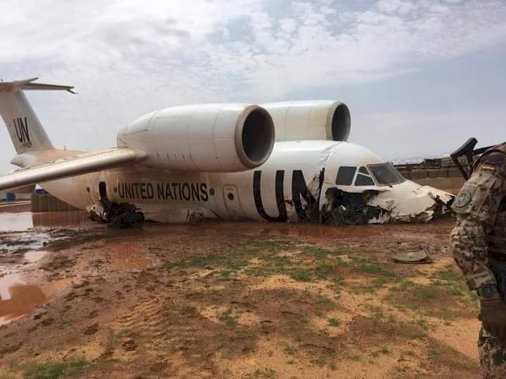 聯合國飛機降落滑出跑道 11人受傷