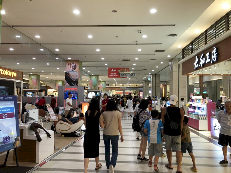 邊境管制讓消費留在台灣  零售業首季營業額可望破兆