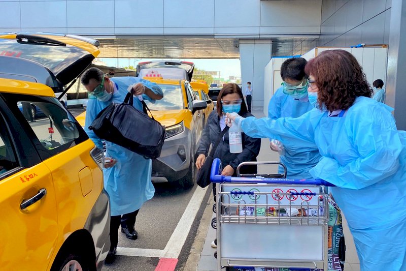 檢疫升級  桃機：入境旅客須搭防疫計程車