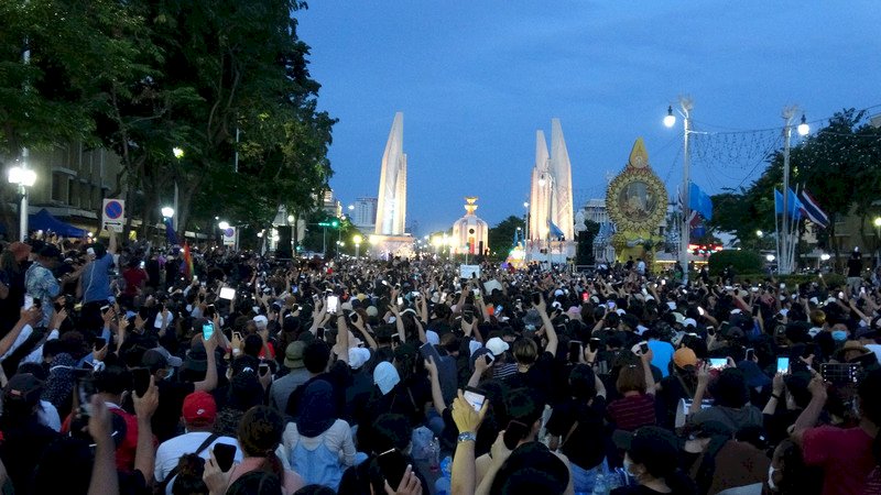 泰國學生運動疾呼修憲 官方預估2年完成