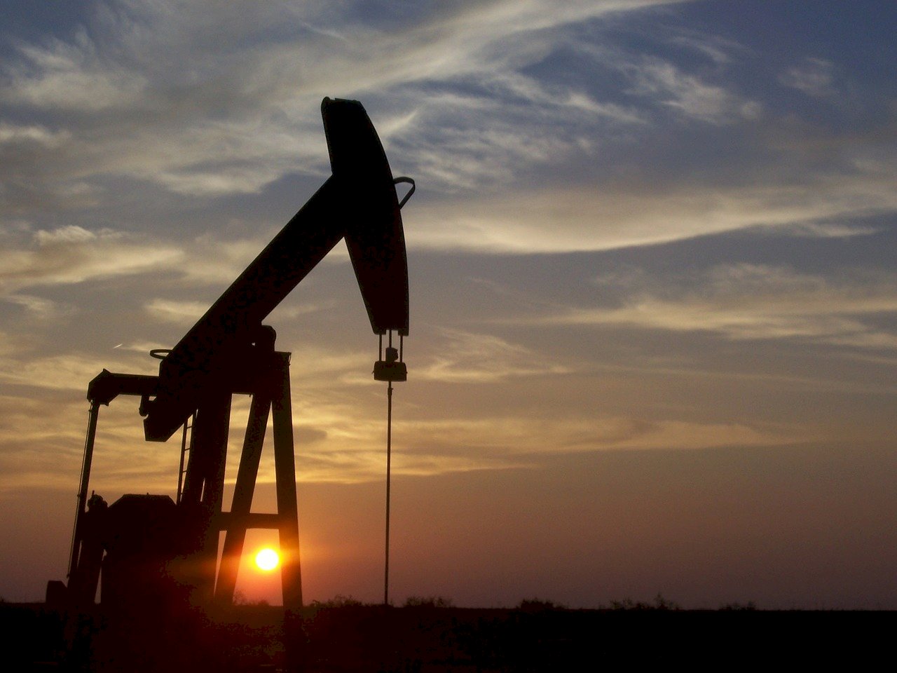 國際油價中低價位震盪 明年將有景氣復甦支撐