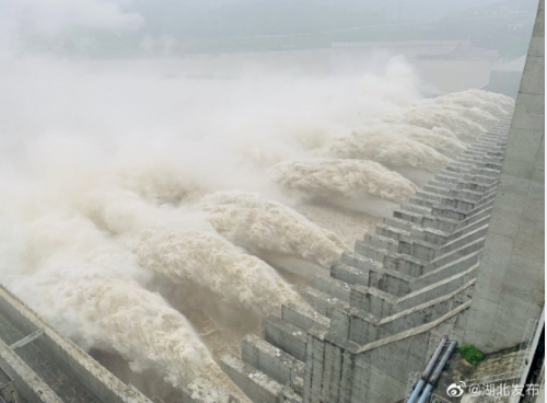 三峽大壩史上最大洪峰 開11孔洩洪