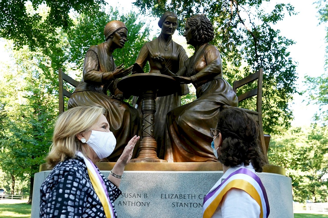 打破青銅天花板 紐約中央公園首設女權先驅雕塑
