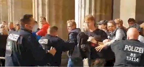 柏林遏阻反防疫示威抗議 300人被捕