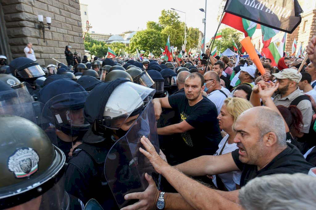 保加利亞示威要求總理下台 警民衝突至少45人傷