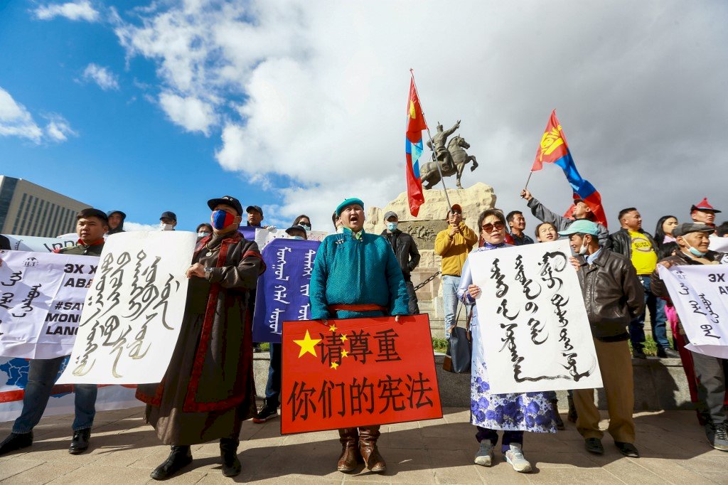 內蒙強推漢語教材　蒙古國首都百人抗議王毅到訪