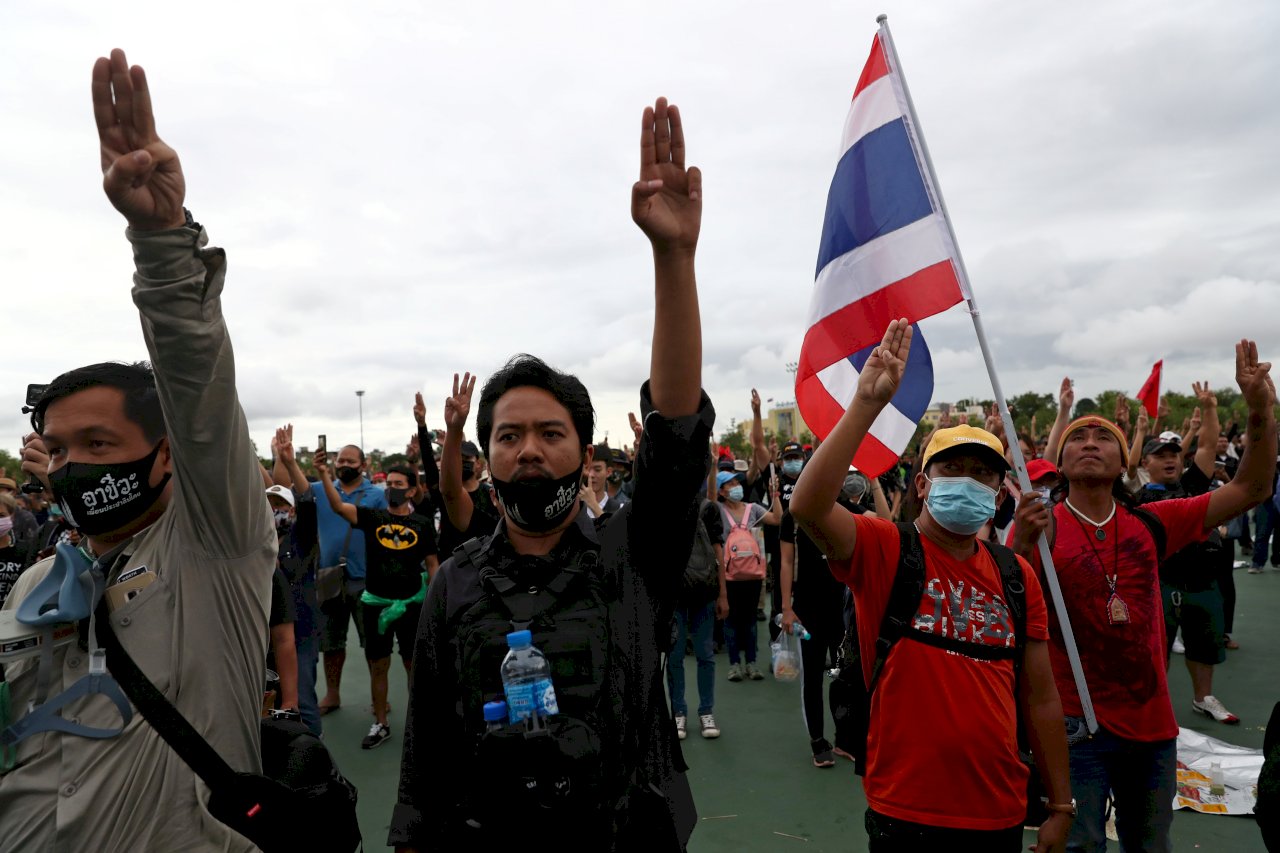 泰國示威者曼谷遊行　將呈交致泰王請願信