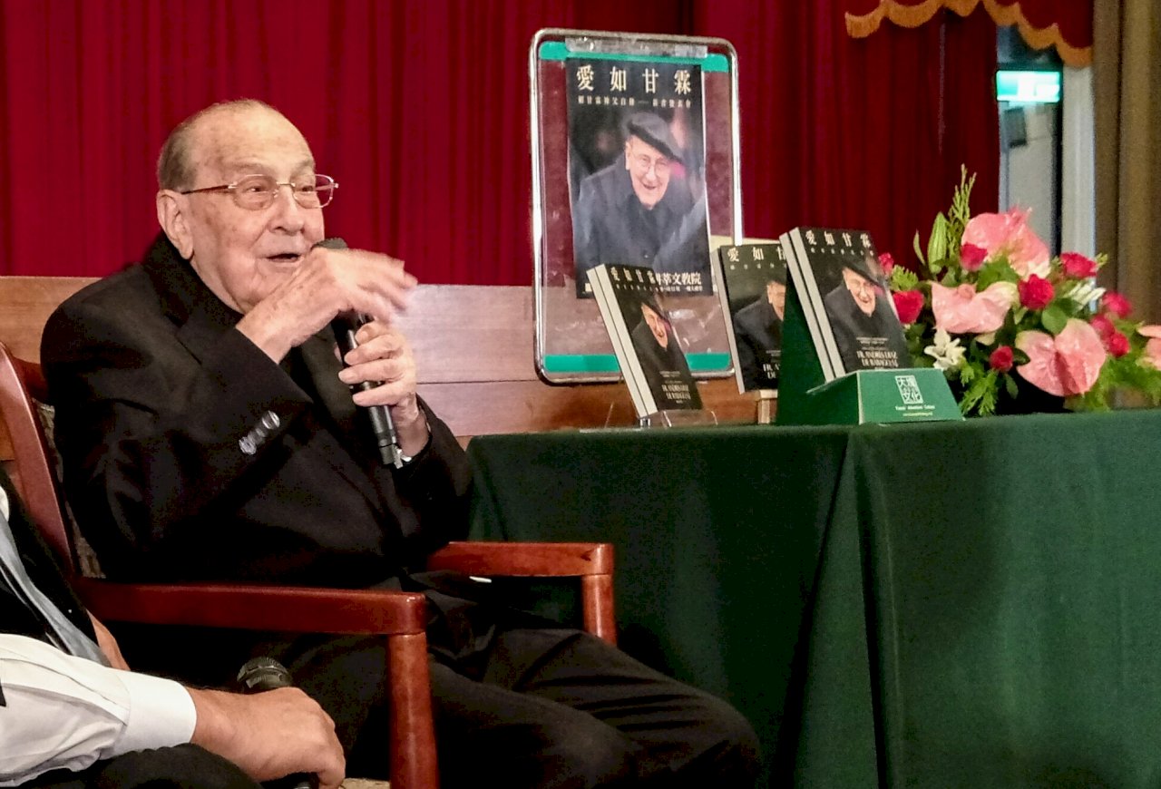 104歲出書高歌被誇可再活20年　賴甘霖妙回：我不反對