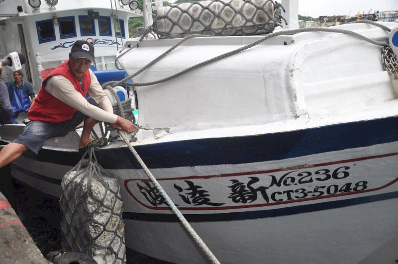 遭指釣魚台違法作業　台灣漁船與日本海保船碰撞
