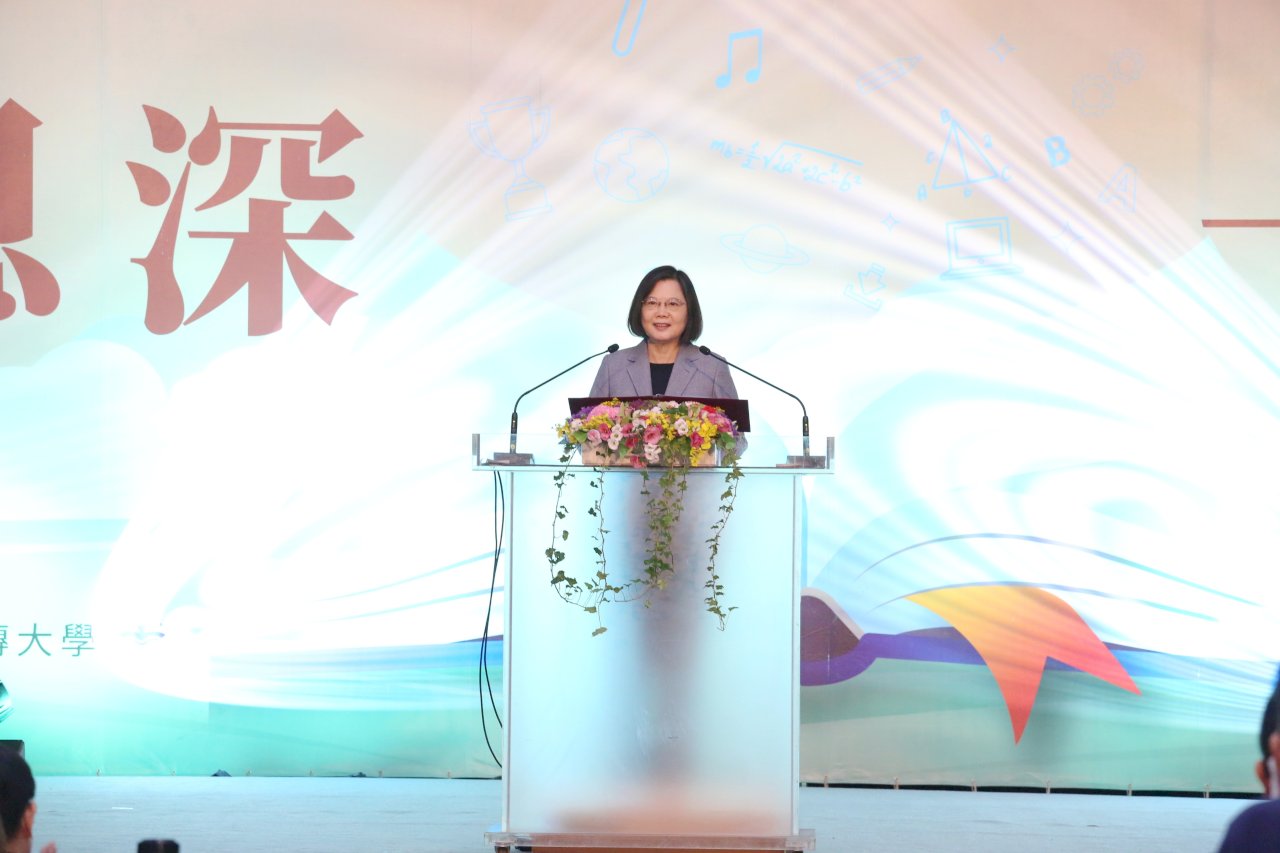 台灣未因疫情關閉學校 蔡總統：教師是最關鍵人物