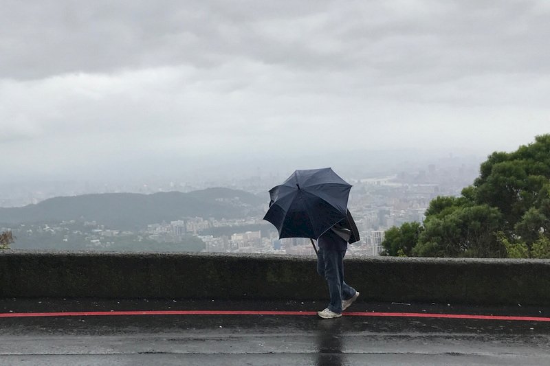 中颱梵高帶水氣 中南部山區可望降雨