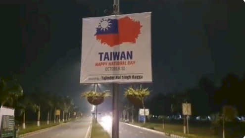 反制中國威脅！印度執政黨在中國使館外街道掛滿慶賀雙十海報