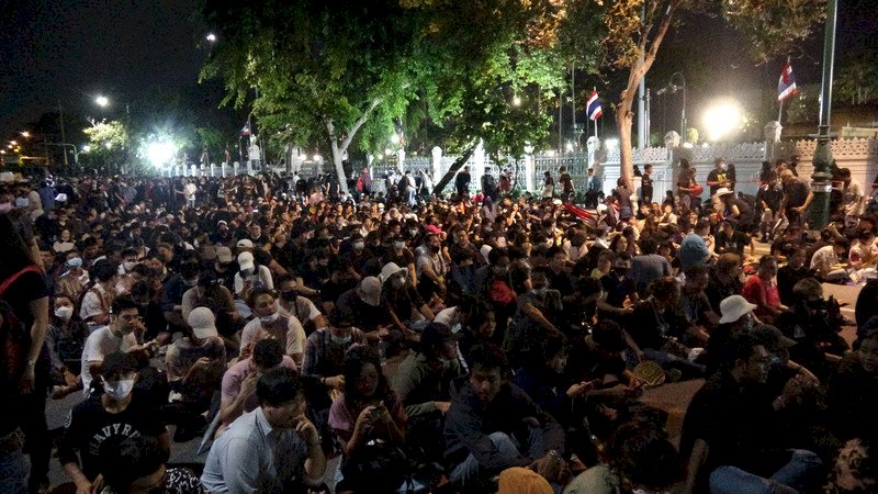 曼谷進入緊急狀態 警方設檢查站防抗議者聚集
