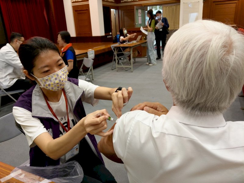 指揮中心：12/1起 50至64歲健康成人恢復接種公費流感疫苗