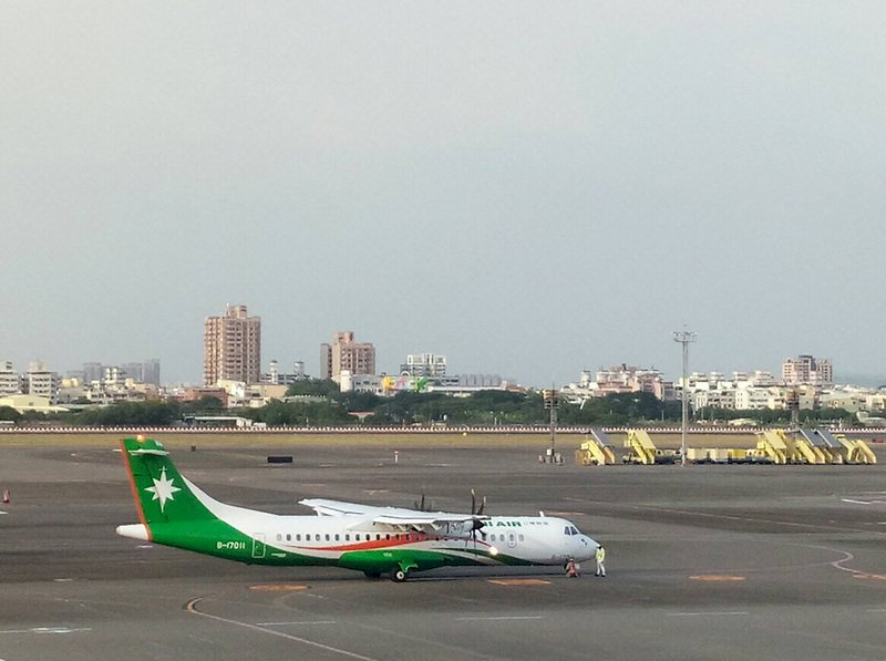立榮東沙包機「被返航」 民航局發3點聲明