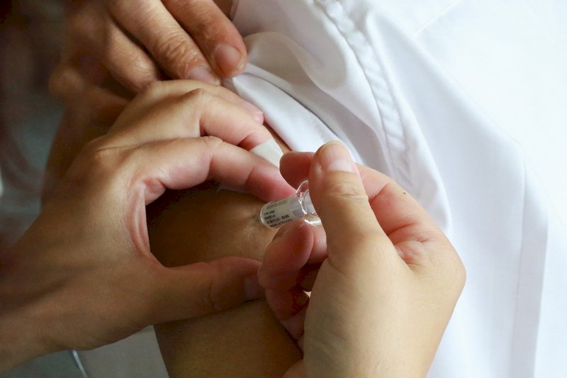 公費流感疫苗接種啟動應變機制 50-64歲無高風險慢性病者暫緩施打