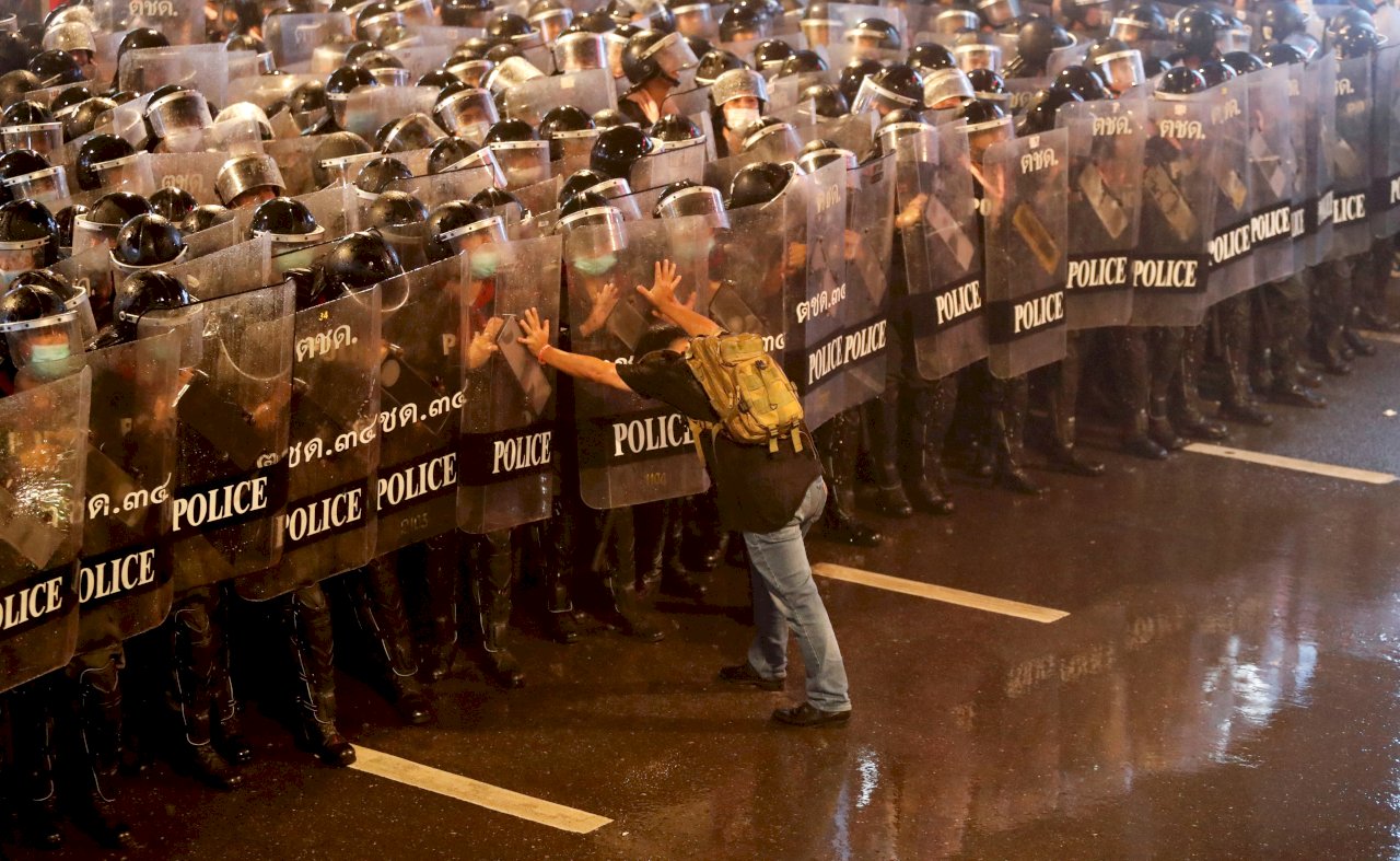 無懼警方驅趕 泰國反政府示威持續升溫
