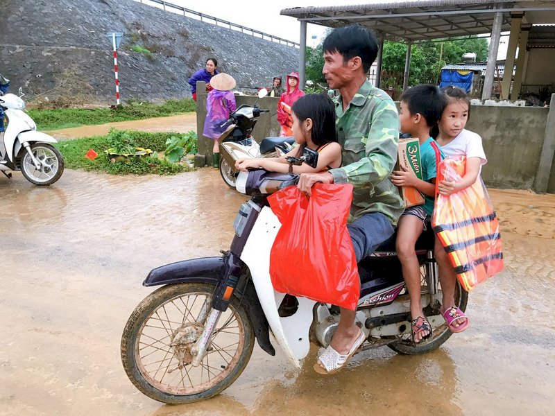 越南洪災逾百死 至善基金會集結台越愛心搶救災