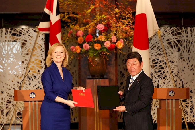 英國與日本正式簽署首份自貿協議 與歐盟談判仍觸礁