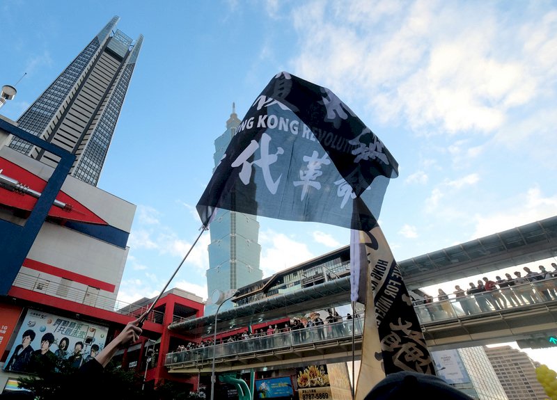 逃出來的香港抗爭者，自由了嗎？