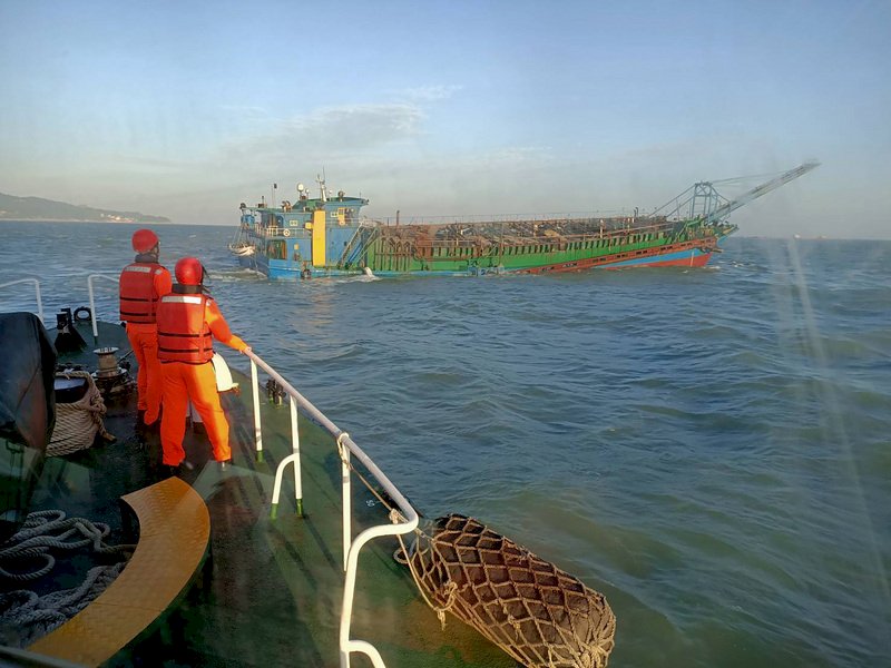 向侵門踏戶的中國抽砂船宣戰 綠委提修法加重刑責
