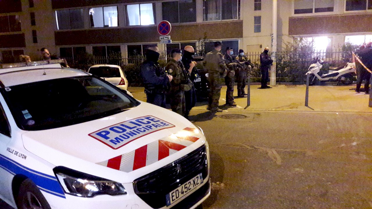 法國再傳教堂攻擊 里昂教士遭霰彈槍擊中胸部