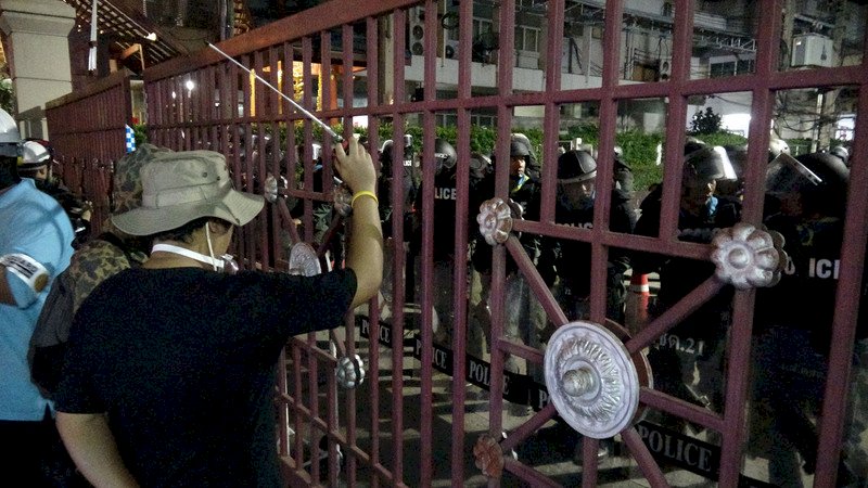 指控參與非法集會 泰國警方起訴2名學生領袖