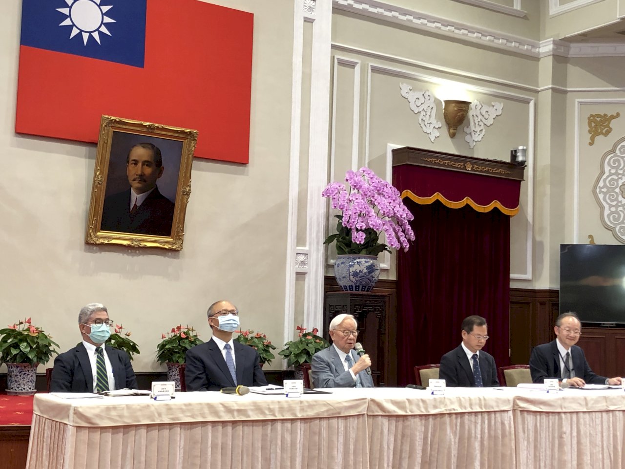 APEC領袖會議 張忠謀自信分享台灣抗疫成果及半導體關鍵角色